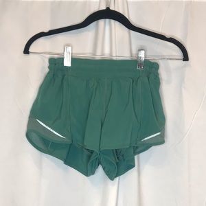 lululemon hotty hot short 2.5in